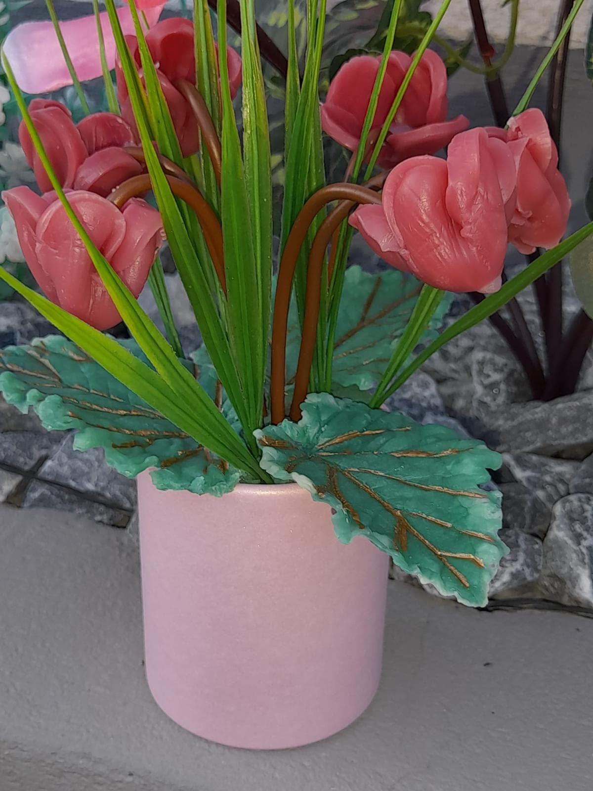 Ruzicasti aranzman s tulipanima